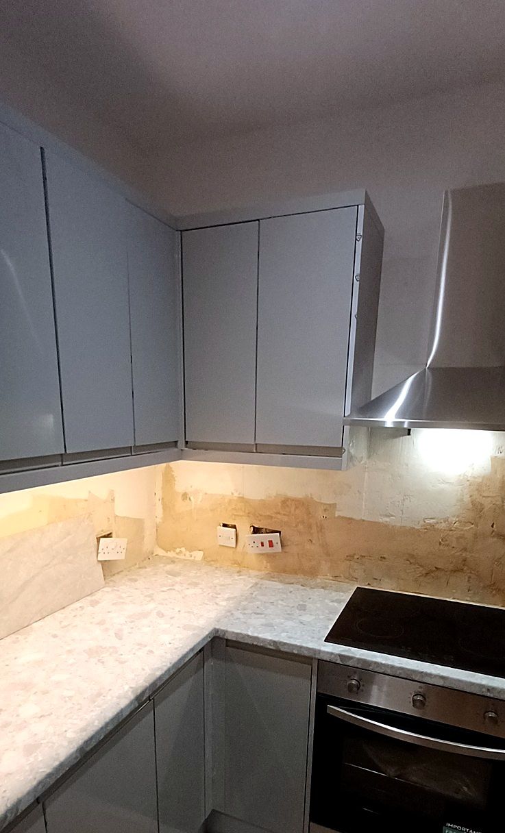 Kitchen, grey handleless units