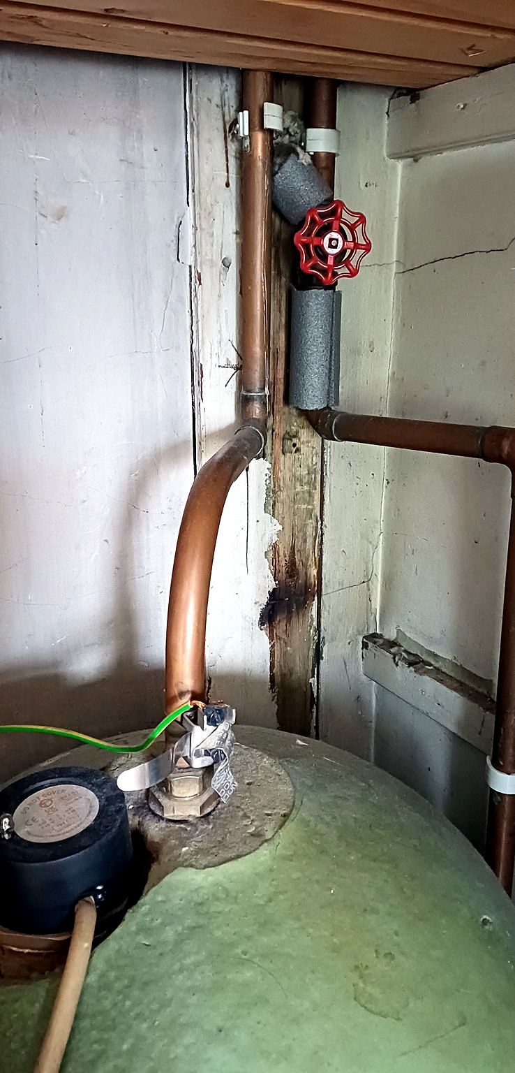 Cylinder and gate valve